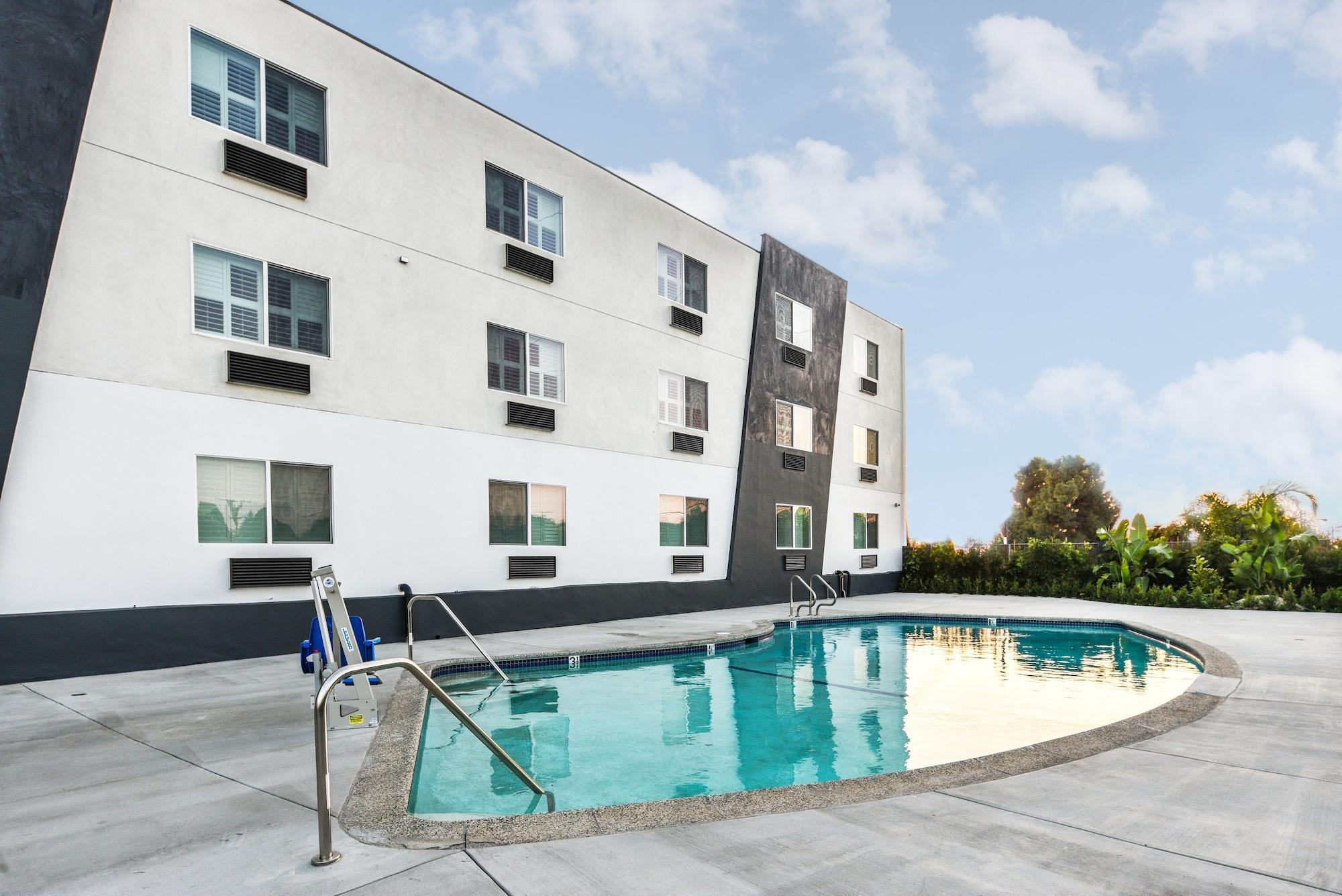 Hollywood Inn Suites Hotel West Athens Exterior photo